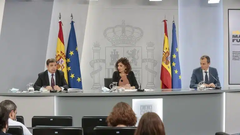 Anteproyecto de ley para fortalecer la posición negociadora de agricultores y ganaderos: ¡Descubre cómo beneficiarte de esta propuesta innovadora!