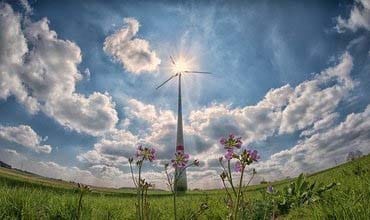 ayudas del gobierno impulsando las energias renovables con un paquete de 316 millones de euros
