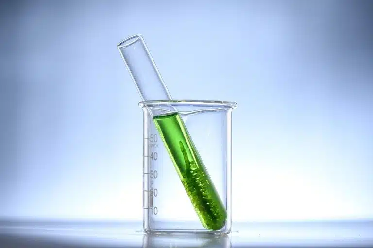 Descubre cómo las depuradoras de microalgas ahorran energía, absorben CO2 y producen fertilizantes sostenibles