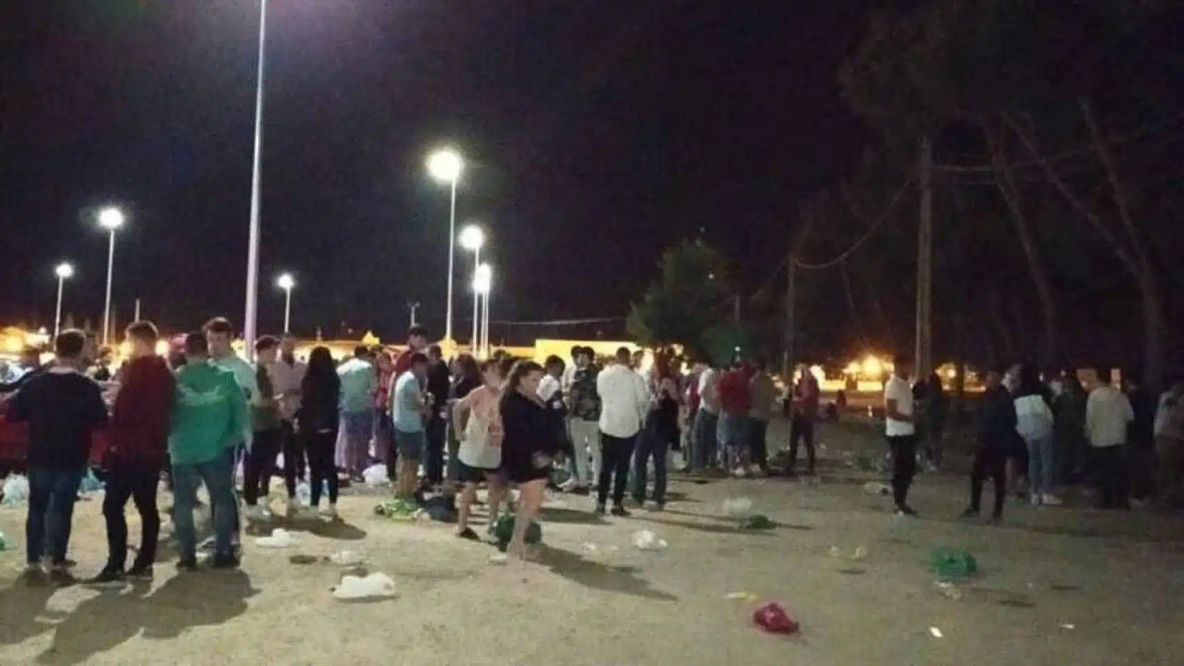 descubre las impactantes imagenes de un botellon en tomelloso que llevaron a la alcaldesa a tomar medidas drasticas