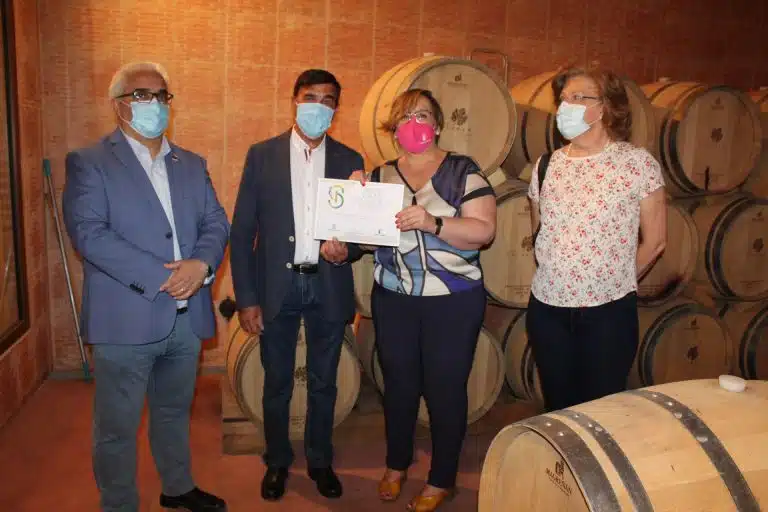 El Gobierno premia a Sat Colomán y Bodegas San Isidro de Pedro Muñoz con dos diplomas de gran selección