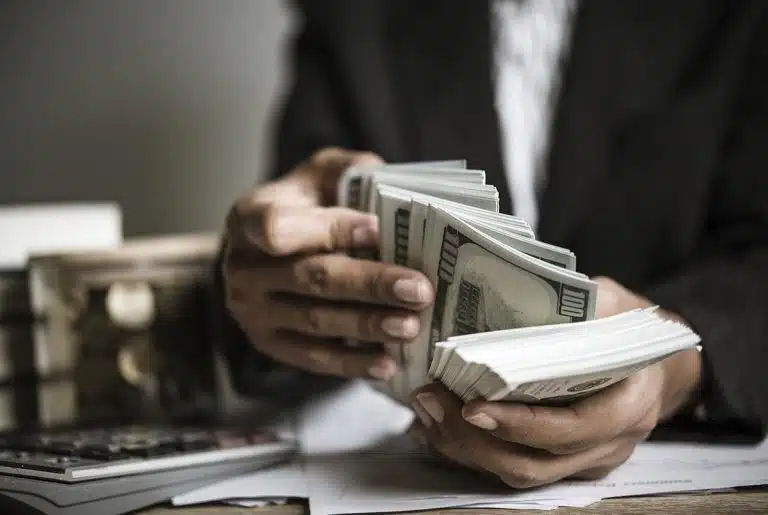Las grandes firmas financieras gestionarán 130 billones de dólares para combatir el cambio climático: Un paso crucial hacia la sostenibilidad global