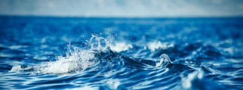 Terapia marina: Descubre los usos ecológicos y sostenibles del agua del mar
